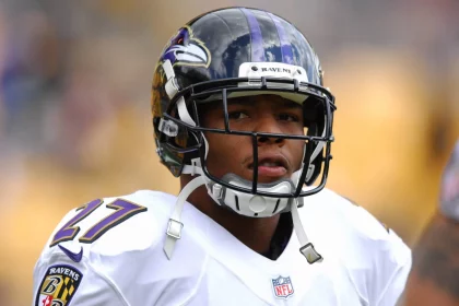 FootballR - NFL - Ein Ravens-Spieler, Ray Rice, auf dem Feld.