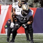 FootballR - NFL - Die New Orleans Saints, angeführt von Ryan Ramczyk, spielen ein Footballspiel.