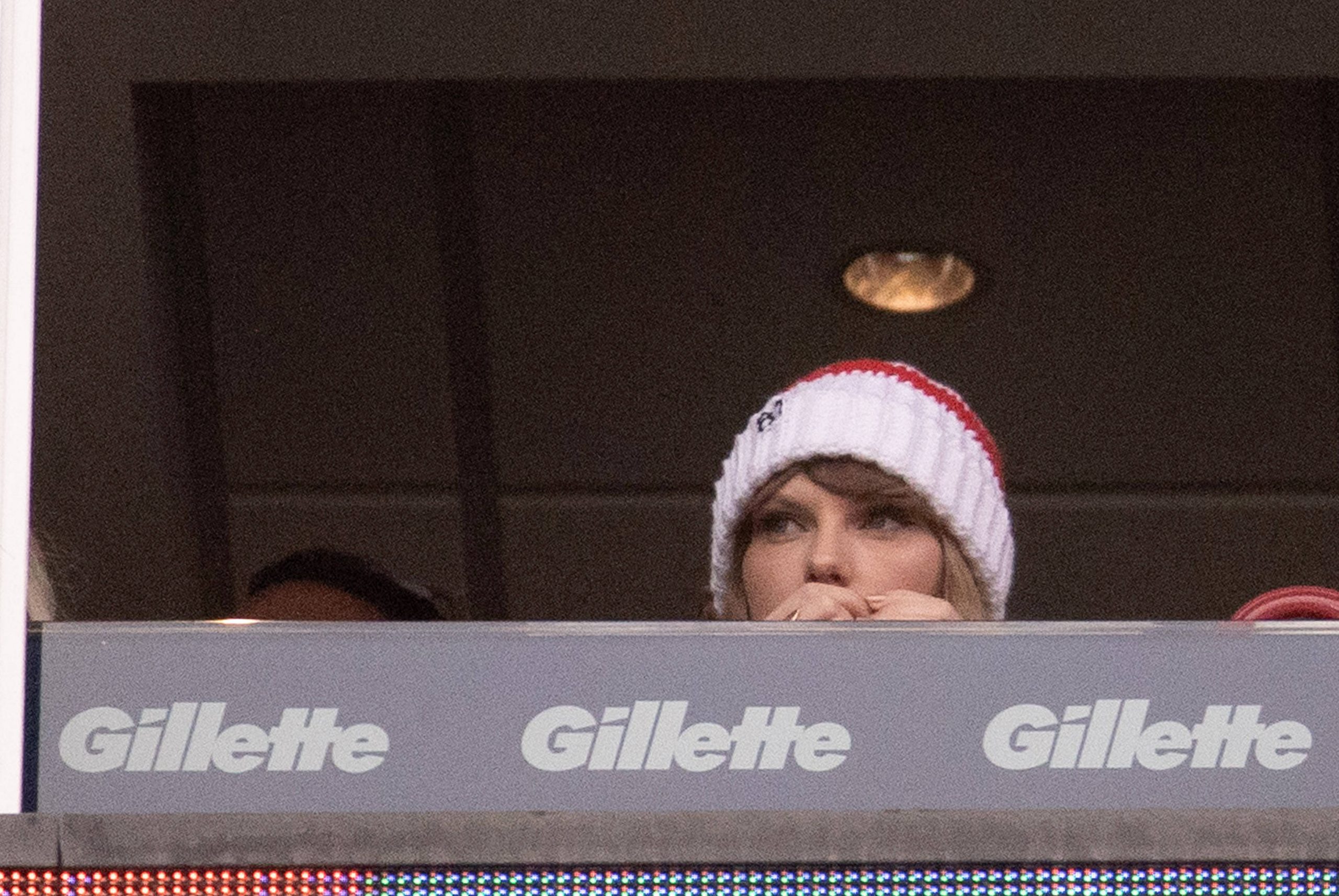 FootballR - NFL - Taylor Swift besucht das Spiel der New England Patriots gegen die Kansas City Chiefs.