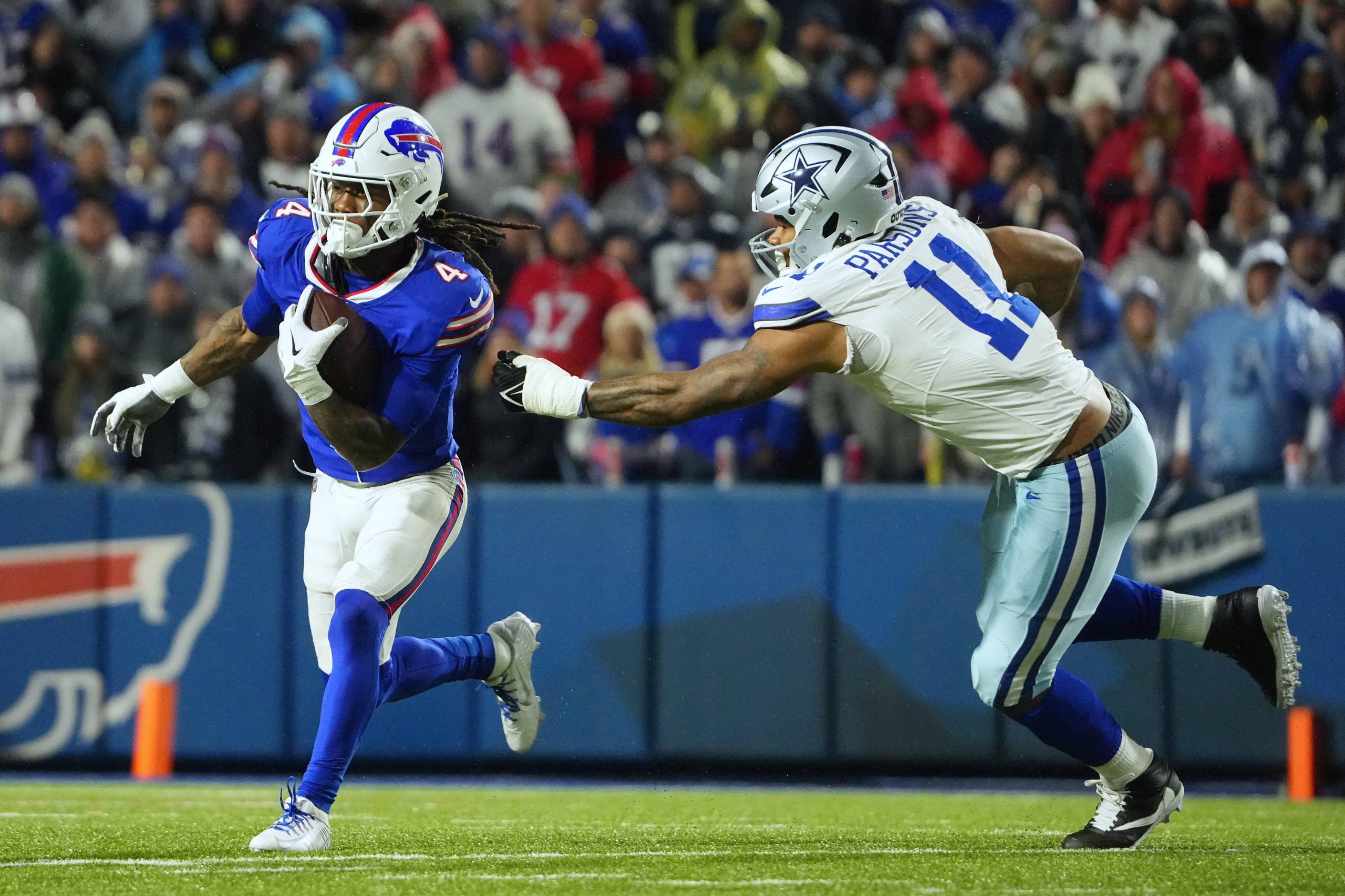 FootballR - NFL - James Cook - Die Buffalo Bills und die Dallas Cowboys spielen ein Footballspiel.
