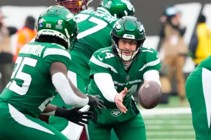 FootballR - NFL - Starter Trevor Siemian führt die New York Jets in einem spannenden NFL-Match gegen die Washington Commanders an.