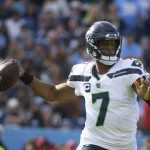 FootballR - NFL - Der Quarterback der Seattle Seahawks Geno Smith wirft den Ball in Woche 16.