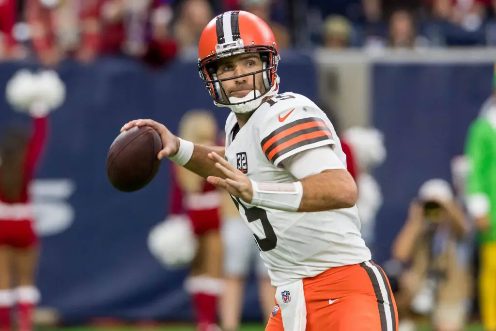 FootballR - NFL - Der Quarterback der Cleveland Browns, Joe Flacco, wirft den Ball.