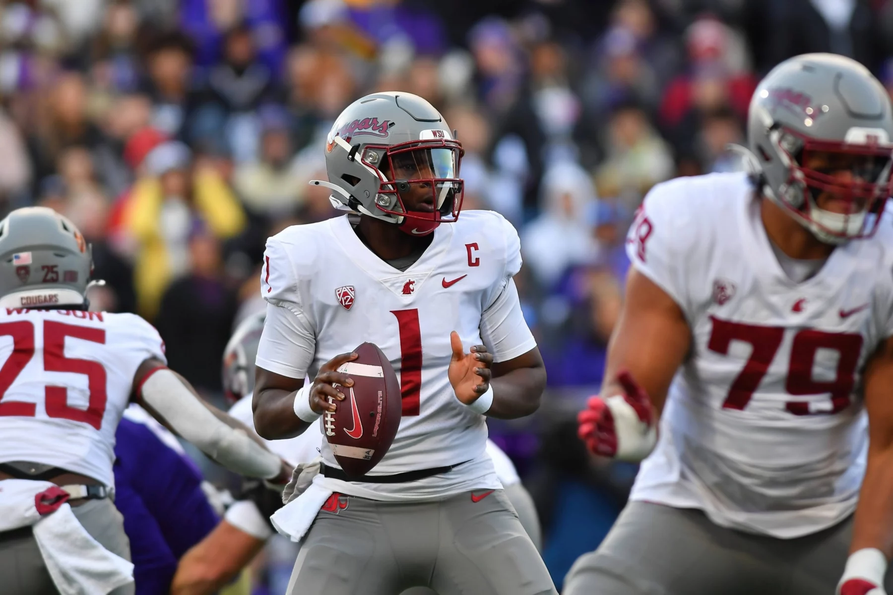 FootballR - NFL - Eine Gruppe von Footballspielern, darunter Cam Ward, spielen während ihrer Profikarriere ein Spiel.