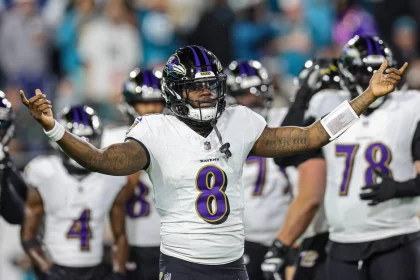 FootballR - NFL - Super Bowl LVIII - Die Ravens feiern nach dem Spiel. MVP Kandidat Lamar Jackson