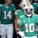 FootballR - NFL - Tyreek Hill, ein Spieler der Miami Dolphins, läuft auf dem Spielfeld.