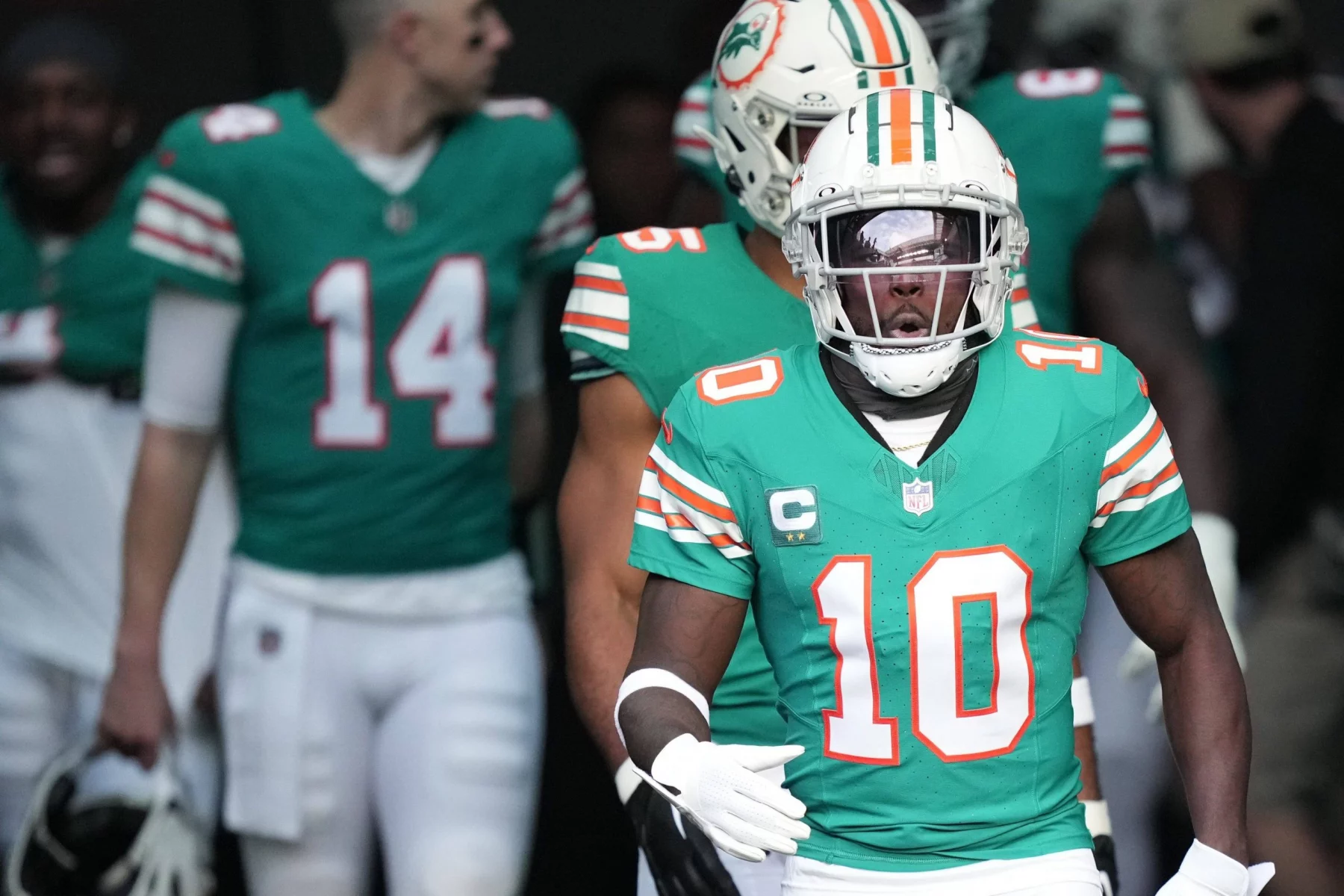 FootballR - NFL - Tyreek Hill, ein Spieler der Miami Dolphins, läuft auf dem Spielfeld.