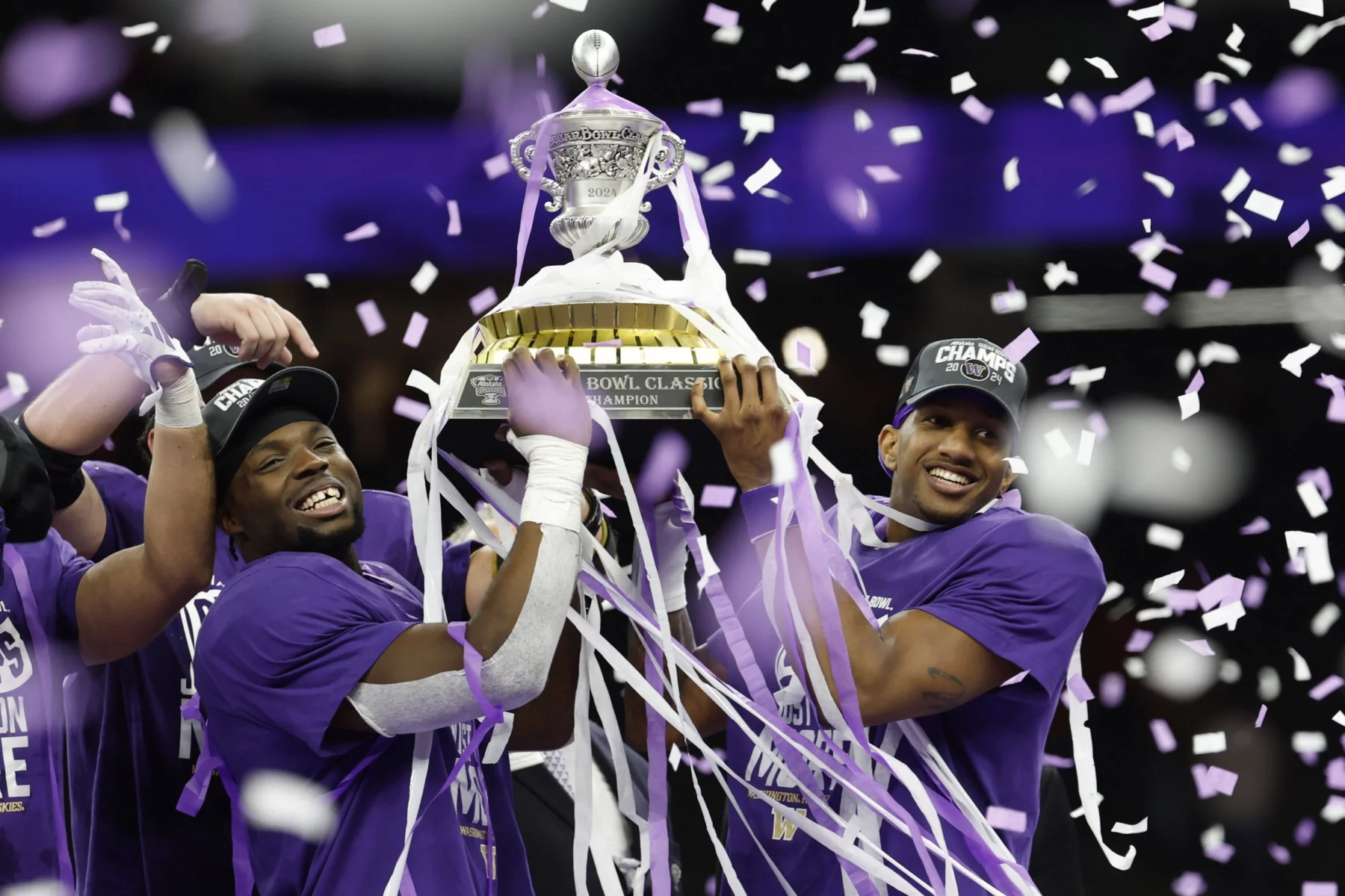 FootballR - NFL - Die Washington Huskies triumphieren in der Sugar Bowl.
