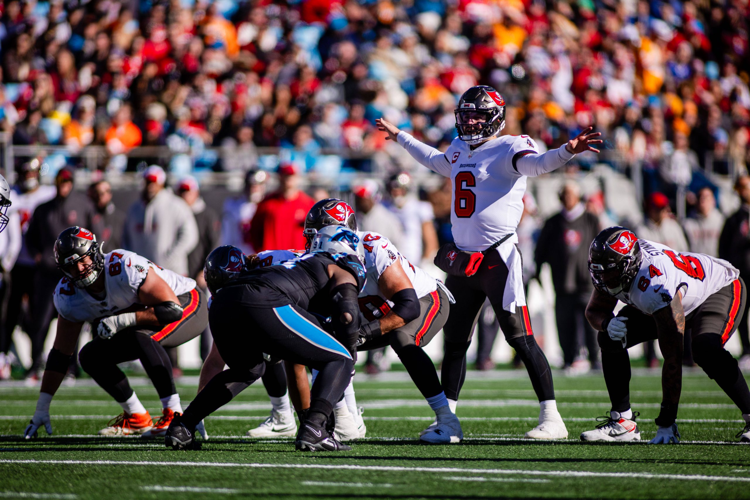 FootballR - NFL - Die Tampa Bay Buccaneers, ein Team aus der NFC South Division, treffen auf die Carolina Panthers.