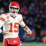 FootballR - NFL Power Ranking - Ein Footballspieler der Kansas City Chiefs, Patrick Mahomes, feiert einen Touchdown.