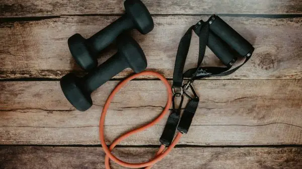 Photo Wie man zu Hause ohne Geräte trainieren kann: Tipps und Übungen