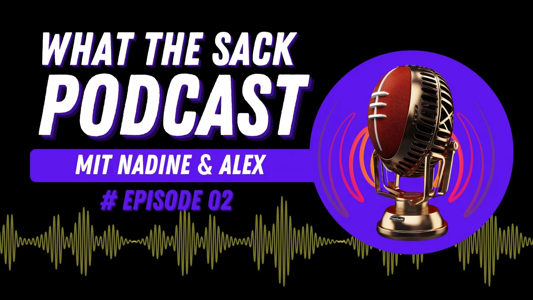 FootballR - NFL - Diese Beschreibung wurde automatisch generiert. Schauen Sie sich das What the Sack Podcast-Logo mit Mikrofon an, perfekt für Draft Day Drama - und NFL Scouting Combine-Enthusiasten.