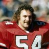 FootballR - NFL - Diese Beschreibung wurde automatisch generiert. Eine Falcons-Legende, Fulton Kuykendall, mit roter Uniform.