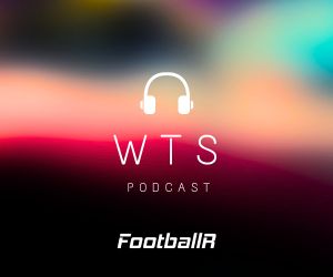 FootballR - NFL - Eine Grafik für „wts Podcast“ mit weißem Text und Kopfhörersymbol zentriert über einem lebendigen, verschwommenen Hintergrund mit Farbverlauf, die für einen Podcast wirbt, der wahrscheinlich mit Fußball- oder Sportkommentaren zu tun hat. Diese Beschreibung wurde automatisch generiert.