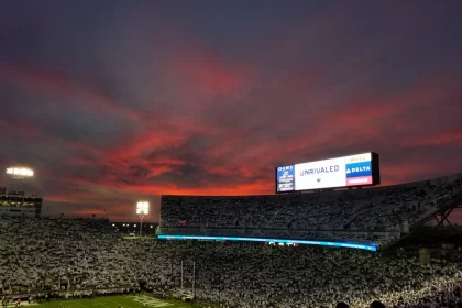 Photo Die Einflüsse von American Football auf die Gaming-Industrie: Eine Betrachtung darüber, wie American Football die Entwicklung von Videospielen beeinflusst hat.