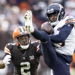 FootballR - NFL - Diese Beschreibung wurde automatisch generiert. Cleveland Browns gegen Bears. Cornerback Jaylon Johnson