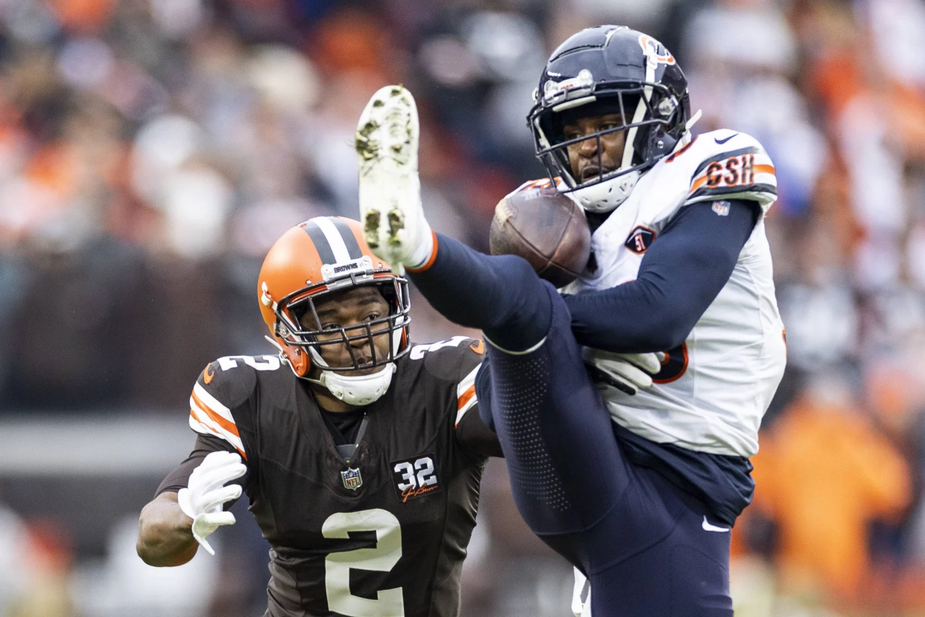 FootballR - NFL - Diese Beschreibung wurde automatisch generiert. Cleveland Browns gegen Bears. Cornerback Jaylon Johnson