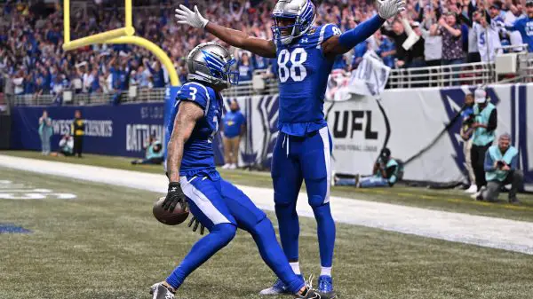 April 6, 2024, St. Louis, Missouri, USA: St. Louis Battlehawks wide receiver HAKEEM BUTLER 88 and wide receiver MARCELL ATEMAN 3 celebrate scoring the team s first touchdown in their home opener against the Arlington Renegades at The Dome at America s Center in St. Louis. St. Louis USA - ZUMAw214 20240406_zsp_w214_002 Copyright: xSvenxWhitex