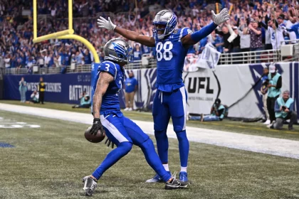 April 6, 2024, St. Louis, Missouri, USA: St. Louis Battlehawks wide receiver HAKEEM BUTLER 88 and wide receiver MARCELL ATEMAN 3 celebrate scoring the team s first touchdown in their home opener against the Arlington Renegades at The Dome at America s Center in St. Louis. St. Louis USA - ZUMAw214 20240406_zsp_w214_002 Copyright: xSvenxWhitex