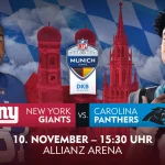 FootballR - NFL Munich Game - Werbebild für das NFL Munich Game 2024 zwischen den New York Giants und den Carolina Panthers. Zwei Spieler sind prominent abgebildet: ein Giants-Spieler links und ein Panthers-Spieler rechts. Im Hintergrund sind die Münchner Allianz Arena und Veranstaltungsdetails zu sehen: „10. November – 15:30 Uhr, Allianz Arena.“ Diese Beschreibung wurde automatisch generiert.