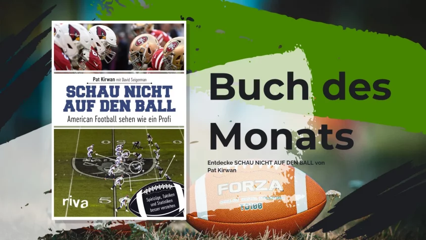 FootballR - NFL - Eine Werbegrafik für das Buch des Monats: Juni“ mit Schau nicht auf den Ball : American Football sehen wie ein Profi von Pat Kirwan. Der Hintergrund zeigt Fußballbilder, beispielsweise Spieler und ein Fußballfeld, und im Vordergrund ist ein markantes Buchcover abgebildet. Buchempfehlung. Diese Beschreibung wurde automatisch generiert.