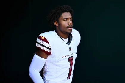 PHILADELPHIA, PA - OCTOBER 01: Washington Commanders Wide Receiver Jahan Dotson 1 enters the field before the game between the Washington Commanders and Philadelphia Eagles on October 01, 2023 at Lincoln Financial Field in Philadelphia, PA. Photo by Kyle Ross/Icon Sportswire NFL, American Football Herren, USA OCT 01 Commanders at Eagles EDITORIAL USE ONLY Icon23100170
