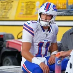 August 17, 2024: Buffalo Bills Quarterback Mitchell Trubisky verletzt an der Sideline.