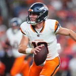 NFL, American Football Herren, USA Green Bay Packers at Denver Broncos Aug 18, 2024 Denver, Colorado, USA Denver Broncos quarterback Bo Nix 10 scrambles with the ball in the first quarter against the Green Bay Packers at Empower Field at Mile High. Denver Empower Field at Mile High Colorado