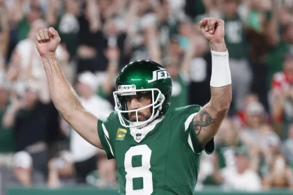 Jets-Patriots - Aaron Rodgers hatte viel Grund zu jubeln! Seine New York Jets dominierten die Patriots in der Offense und Defense.