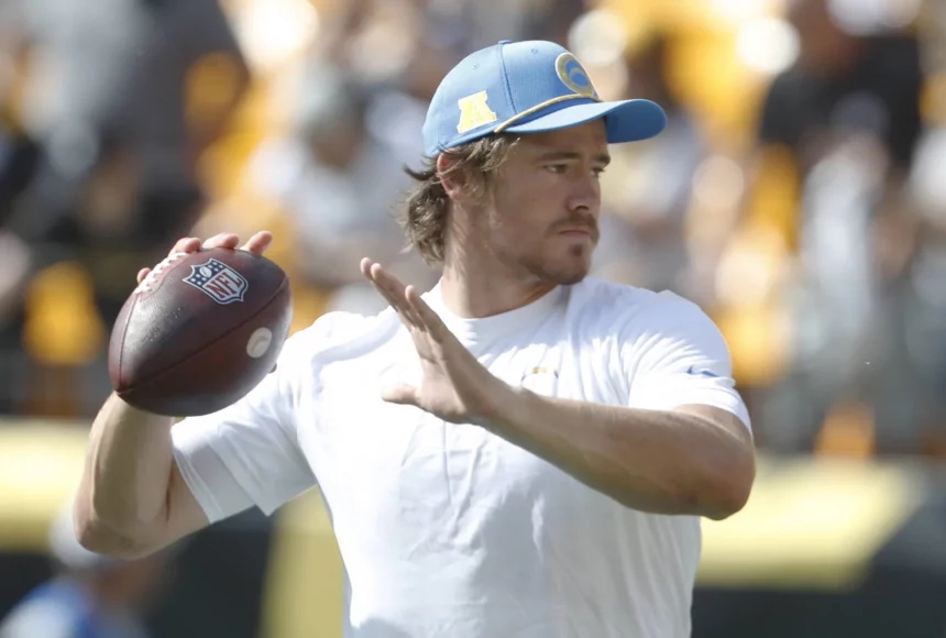 Justin Herbert, Quarterback der Los Angeles Chargers, ging verletzt in das Spiel in Woche 3 und verschlimmerte seine Verletzung. Er musste das Spiel verfrüht verlassen.