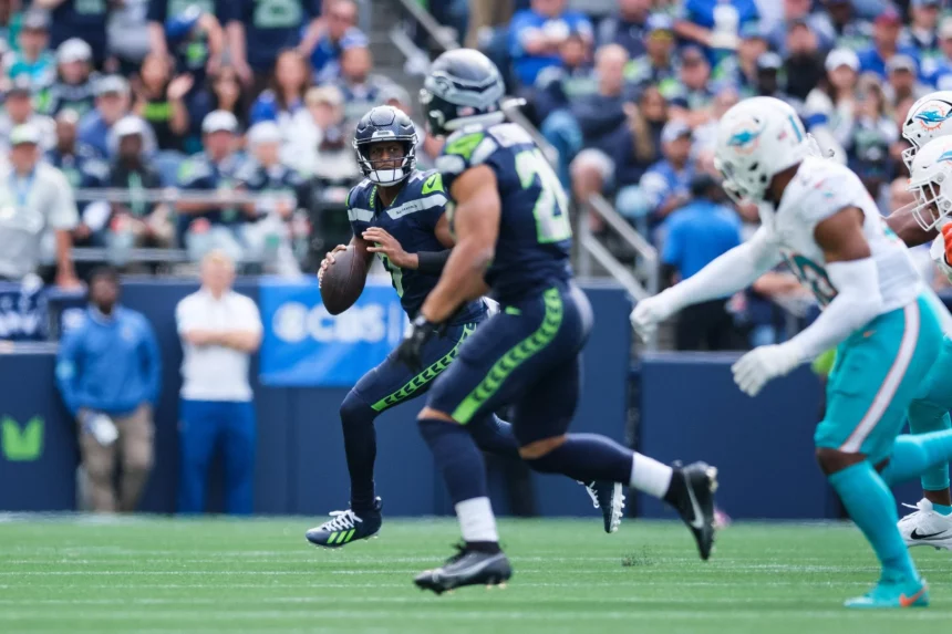 NFL auf RTL in Woche 8 - Geno Smith und die Seattle Seahawks dominierten die geschwächten Miami Dolphins. Miami verlor in diesem Spiel den nächsten Quarterback und muss sich nun für die kommenden Wochen etwas überlegen.