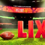 NFL Deutschland & Super Bowl LIX: Auf einem Footballfeld im Caesars Superdome sind in großen roten Buchstaben „LIX“ im Vordergrund und daneben ein Football zu sehen. Die Stadionlichter leuchten hell, während auf der Anzeigetafel „Super Bowl LIX“ in leuchtenden Farben angezeigt wird, was die Erhabenheit der NFL Deutschland widerspiegelt. Die Tribünen bleiben leer. Diese Beschreibung wurde mit der FootballR KI automatisch generiert.