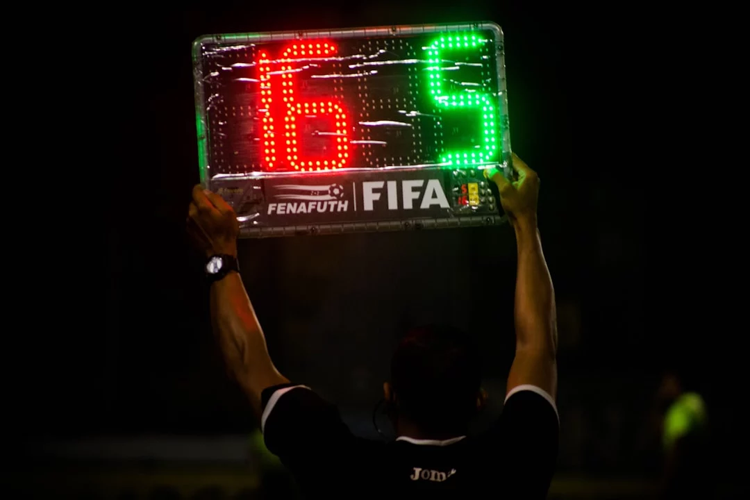 Photo Referee reviewing