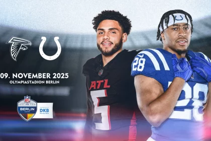 Zwei American-Football-Spieler stehen nebeneinander: einer im schwarzen Trikot der Atlanta Falcons, der andere im blauen Trikot der Indianapolis Colts. Dahinter sind die Logos beider Teams, das Spieldatum des NFL Spielplans 2025 (09. November 2025) und die Aufschrift „Olympiastadion Berlin“ zu sehen. Diese Beschreibung wurde mit der FootballR KI automatisch generiert.