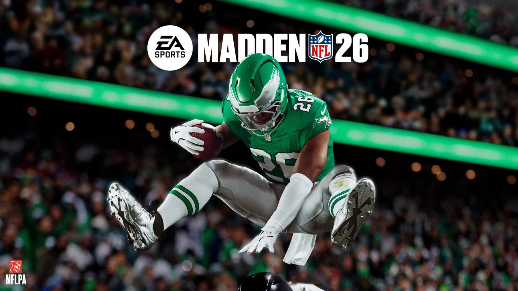 Ein Footballspieler in einem grünen Trikot springt über einen Verteidiger, entschlossen zu gewinnen. Das volle Stadion brüllt hinter ihm. Das MADDEN NFL 26-Logo leuchtet oben in der Mitte, das NFLPA-Logo in der linken unteren Ecke. Diese Beschreibung wurde mit der FootballR KI automatisch generiert.
