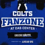 Eine auffällige Grafik mit blauem und schwarzem Farbklecks-Hintergrund stellt die Colts Fanzone in Berlin dar. Der Text lautet: "COLTS FANZONE AT DAS CENTER UNSERE GÄSTE", darunter "PRÄSENTIERT VON LUCAS OIL" in dynamischer, sportlicher Schrift und düsterem Look. Diese Beschreibung wurde mit der FootballR KI automatisch generiert.