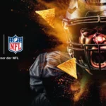 Ein Footballspieler in schwarzer Kleidung schreit, während orangefarbene Snackchips um ihn herumfliegen. Auf der linken Seite erscheinen die Logos von Chio und NFL Deutschland mit dem Text "Offizieller Partner der NFL. Alt-Text wurde KI-generiert.