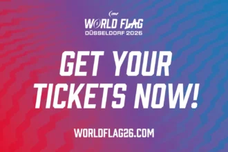 Werbegrafik für die IFAF World Flag 26 Düsseldorf 2026 mit dem Text "Get your tickets now!" und der Website worldflag26.com auf einem Hintergrund mit rotem und blauem Farbverlauf. Alt-Text wurde KI-generiert.