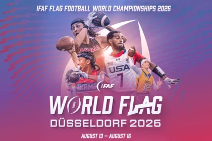 Werbegrafik für die IFAF-Flag-Football-Weltmeisterschaft 2026 in Düsseldorf, auf der Athleten von Mannschaften wie den USA und Amerikanisch-Samoa in Aktion zu sehen sind; Veranstaltungszeitraum: 13. bis 16. August. Alt-Text wurde KI-generiert.