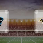 NFL-Stadionhintergrund mit dem Logo der Carolina Panthers aus dem Jahr 2022 auf der linken Seite und dem Logo der Baltimore Ravens auf der rechten Seite, getrennt durch ein "vs" in der Mitte. Alt-Text wurde KI-generiert.