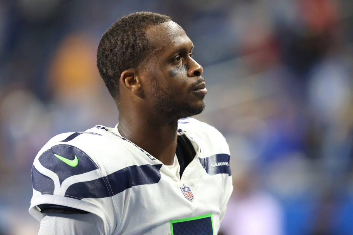 Seattle Seahawks vs Detroit Lions Seattle Seahawks quarterback Geno Smith 7 walks off the field after the conclusion of an NFL, American Football Herren, USA football game against the Detroit Lions in Detroit, Michigan USA, on Sunday, October 2, 2022 Detroit Michigan United States PUBLICATIONxNOTxINxFRA Copyright: xJorgexLemusx originalFilename:lemus-seattles221002_npKux.jpg
