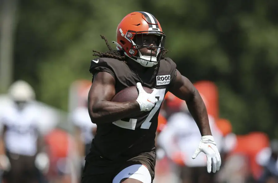 Cleveland Browns Kareem Hunt 27 runs the ball during training camp in Berea, Ohio, on Wednesday, August 3, 2022. PUBLICATIONxINxGERxSUIxAUTxHUNxONLY CLE20220803127 AARONxJOSEFCZYK