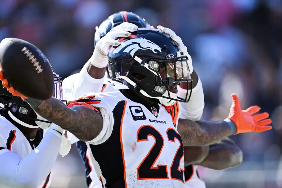 FootballR - NFL - Die Denver Broncos jubeln nach einem Touchdown in der NFL. Safety Kareem Jackson